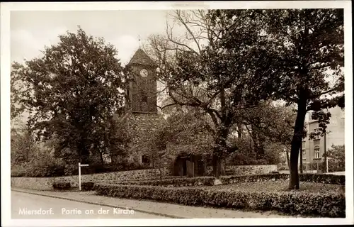 Ak Miersdorf Zeuthen in Brandenburg, Partie an der Kirche