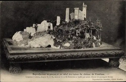 Ak Vendôme Loir et Cher, Reproduction en Pierres des Ruines du Château