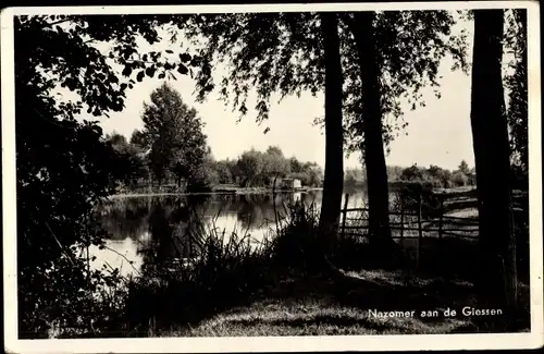 Ak Giessenburg Südholland, Nazomer aan de Giessen, Partie am Wasser