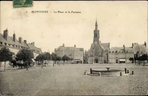 Ak Montoire Loir et Cher, La Place et la Fontaîne