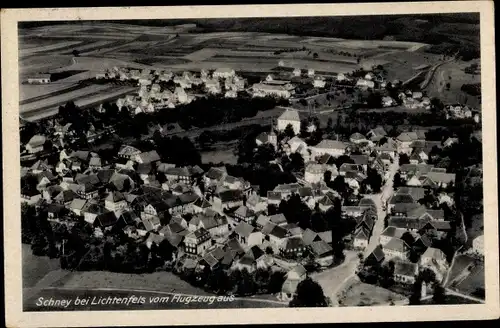 Ak Schney Lichtenfels im Obermainland Oberfranken, Blick auf den Ort, Fliegeraufnahme