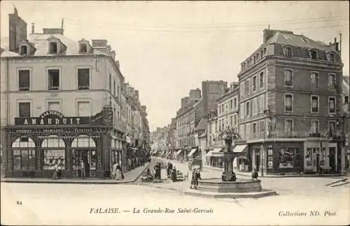 Ak Falaise Calvados, La Grande-Rue Saint-Gervais, Fontaîne, A. Maduit