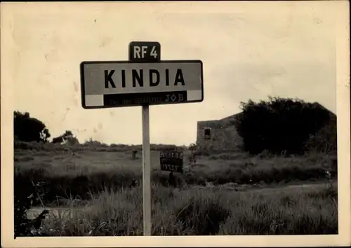 Foto Ak Kindia Guinea, Pancarte du Village, Dorf Schild