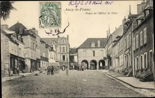 Ak Ancy le Franc Yonne, Place de l'Hotel de Ville