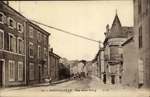 Ak Neufchâteau Vosges, Place Jeanne d'Arc