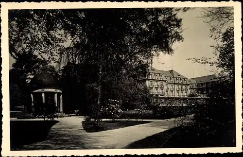 Foto Ak Bad Pyrmont in Niedersachsen, Kurhaus, Parkpartie