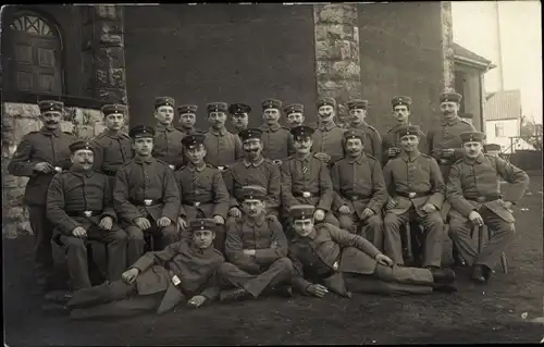 Foto Ak Soldaten in Uniformen