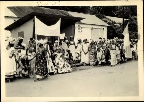 Foto Ak Kindia Guinea, Manifestation Défilé de Femmes