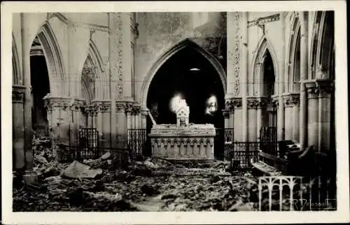 Ak Caen Calvados, La Maladrerie, Le Choeur de l'eglise paroissiale, Kriegszerstörung II. WK