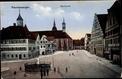 Ak Feuchtwangen in Mittelfranken, Marktplatz, Brunnen, Rathaus