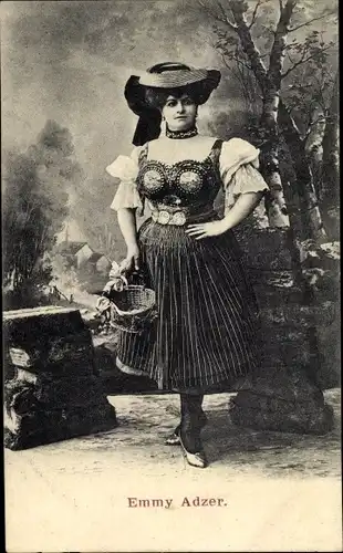 Ak Schauspielerin Emmy Adzer, Portrait in Tracht