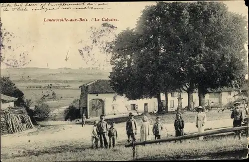 Ak Laneuville aux Bois Meurthe et Moselle, Le Calvaire, enfants