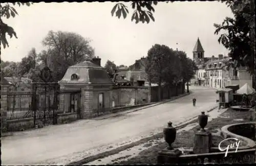 Ak Dampierre Yvelines, Grande Rue et Entrée du Château