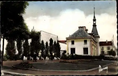 Ak Champigny sur Marne Val de Marne, L'Hotel de Ville et le Square