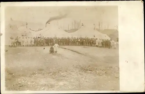 Foto Ak Uesküb Mazedonien, Soldaten im Feldlager