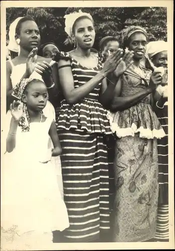 Foto Ak Kindia Guinea, Groupe de Femmes lors d´un défilé