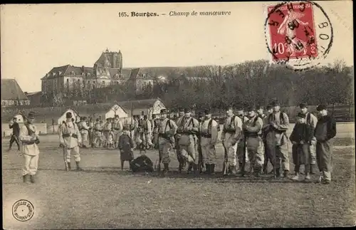 Ak Bourges Cher, Champ de Manoeuvre avec des Soldats