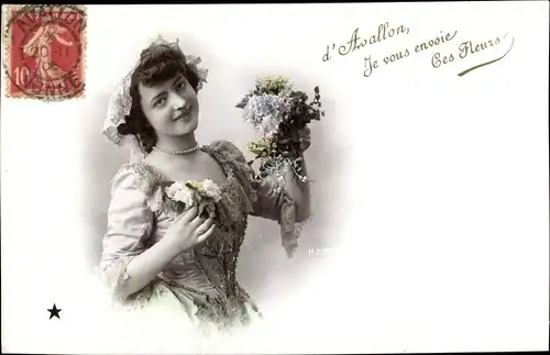 Ak Avallon Yonne, Femme avec des Fleurs