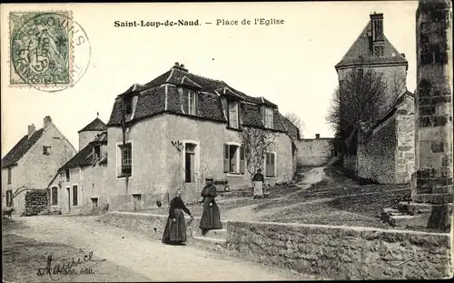 Ak Saint Loup de Naud Seine et Marne, Place de l'Eglise, femmes