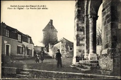 Ak Saint Loup de Naud Seine et Marne, Place de l'Eglise, Le Porche, XIIe siècle