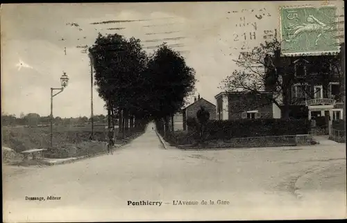 Ak Ponthierry Seine et Marne, L'Avenue de la Gare, Hôtel, cycliste