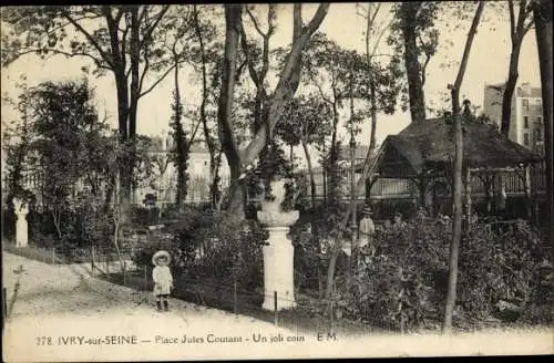 Ak Ivry sur Seine Val de Marne, Place Jules Coutant, Un joli coin