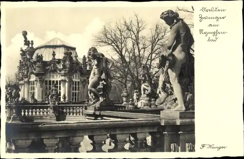 Ak Dresden Zentrum Altstadt, Zwinger, Nymphenbad, Plastiken