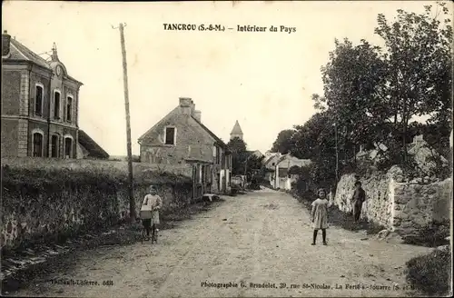 Ak Tancrou Seine et Marne, Intérieur du Pays, filles avec poussette