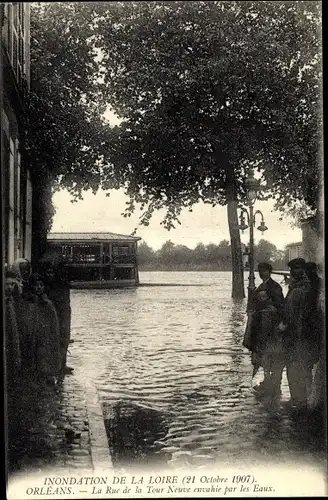 Künstler Ak Orléans Loiret, La Rue de la Tour Neuve envahie par les Eaux, Inondation