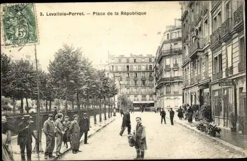 Ak Levallois Perret Hauts de Seine, Place de la République