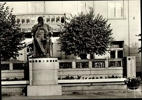 Ak Reuterstadt Stavenhagen, Fritz-Reuter-Denkmal