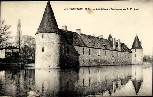 Ak Maisontiers Deux-Sèvres, Le Chateau et les Douves