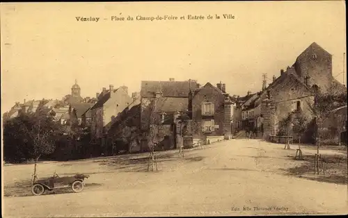 Ak Vézelay Yonne, Place du Champs de Foire