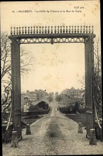 Ak Balleroy Calvados, Grille du Château et la Rue du Sapin