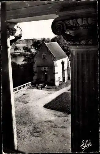 Ak Benouville Calvados, Maison Maternelle, Vue sur la Chapelle