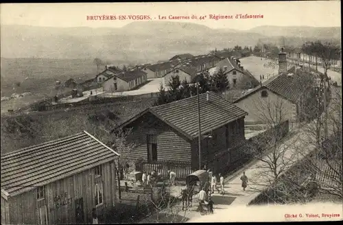 Ak Bruyères Vosges, Les Casernes du 44 Regiment d´Infanterie