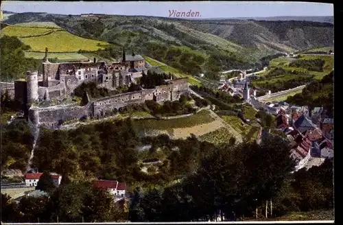 Ak Vianden Luxemburg, Panorama vom Ort