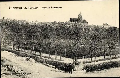 Ak Villeneuve le Guyard Yonne, Place des Promenades