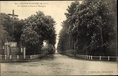 Ak Le Lion d'Angers Maine et Loire, Le Calvaire et Route de Thorigne