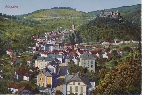 Ak Vianden Luxemburg, Panorama vom Ort und Schloss