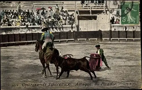 Ak Stierkampf in der Arena, Courses de Taureaux, Attaque du Picador