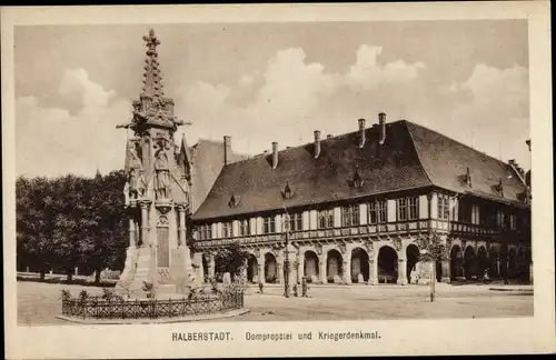 Ak Halberstadt Sachsen Anhalt, Dompropstei und Kriegerdenkmal