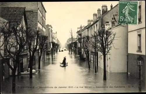 Ak Alfortville Val de Marne, Inondations de Janvier 1910, La rue Veron, Sauvetage des habitants