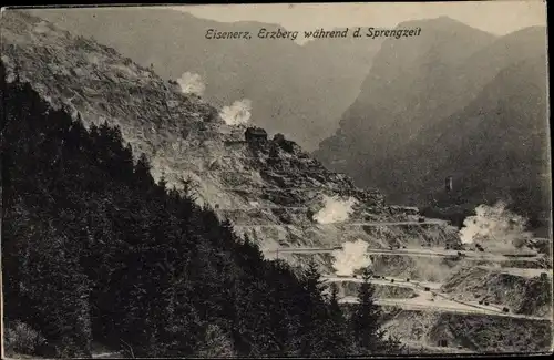 Ak Eisenerz Steiermark, Erzberg während der Sprengzeit
