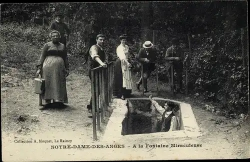 Ak Notre Dame des Anges Seine Saint Denis, A la Fontaine Miraculeuse