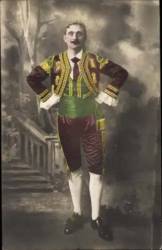 Ak Theaterszene, Mann im Kostüm, Schauspieler