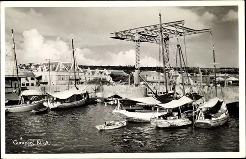 Ak Curaçao Niederländische Antillen Karibik, Queen Wilhelmina Bridge, schooner harbor