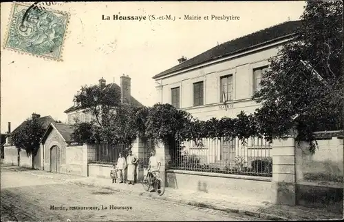 Ak La Houssaye Seine et Marne, Mairie et Presbytère