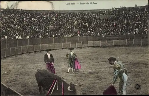 Ak Stierkampf in der Arena, Torero, Camisero, Passe de Muleta