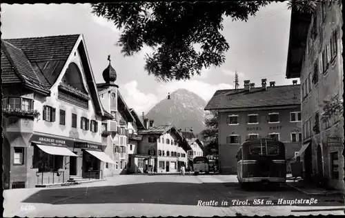 Ak Reutte in Tirol, Hauptstraße, Friseur Adalbert Singer, Hotel Post, Linienbusse